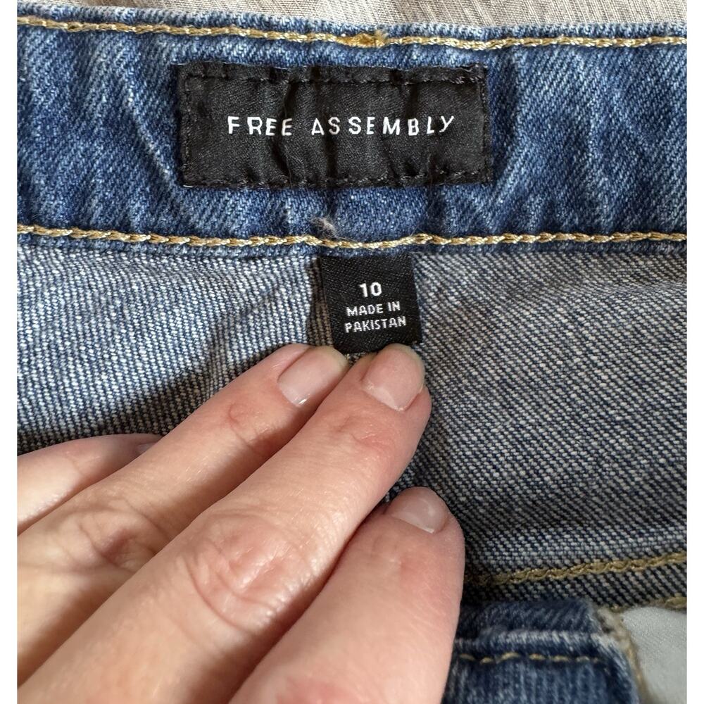 Free Assembly high-rise straight-leg jeans medium wash, distressing cropped 10 - Picture 8 of 8
